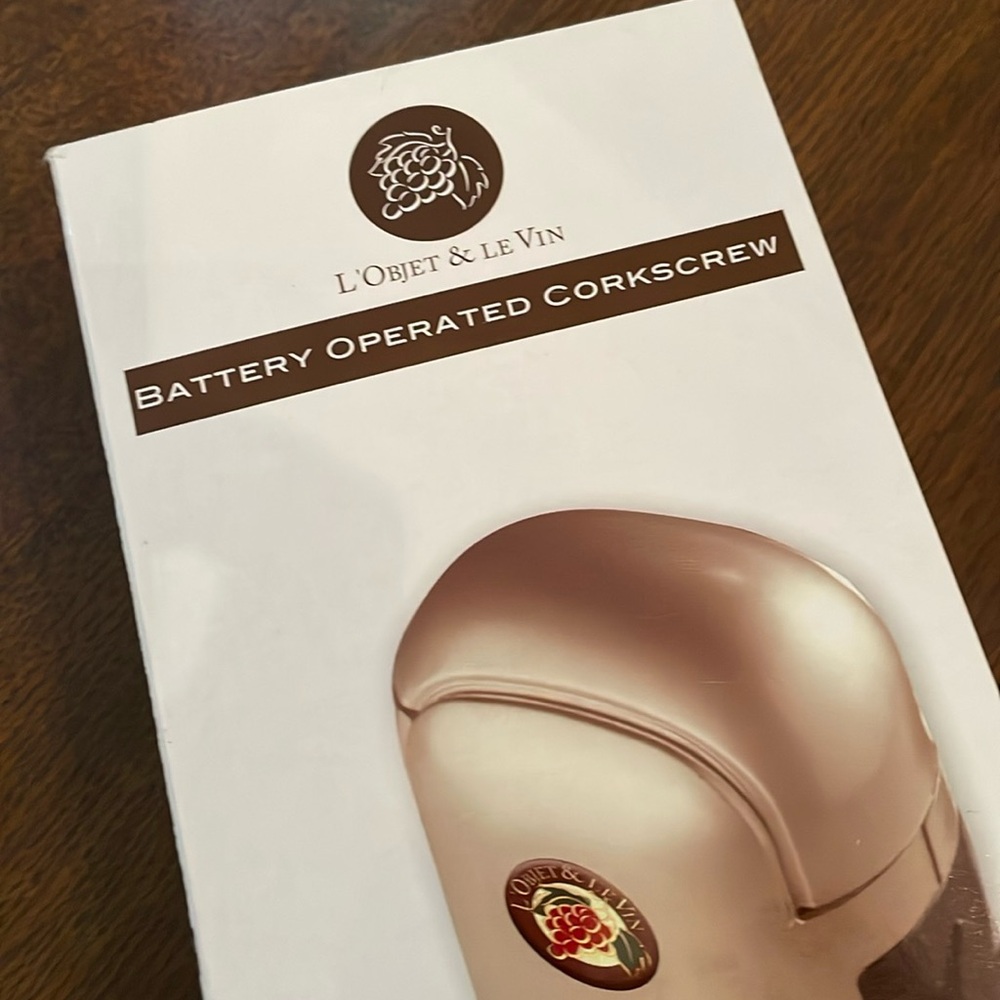NWT Battery Operated Corkscrew w/integrated foil cutter and ergonomic grip